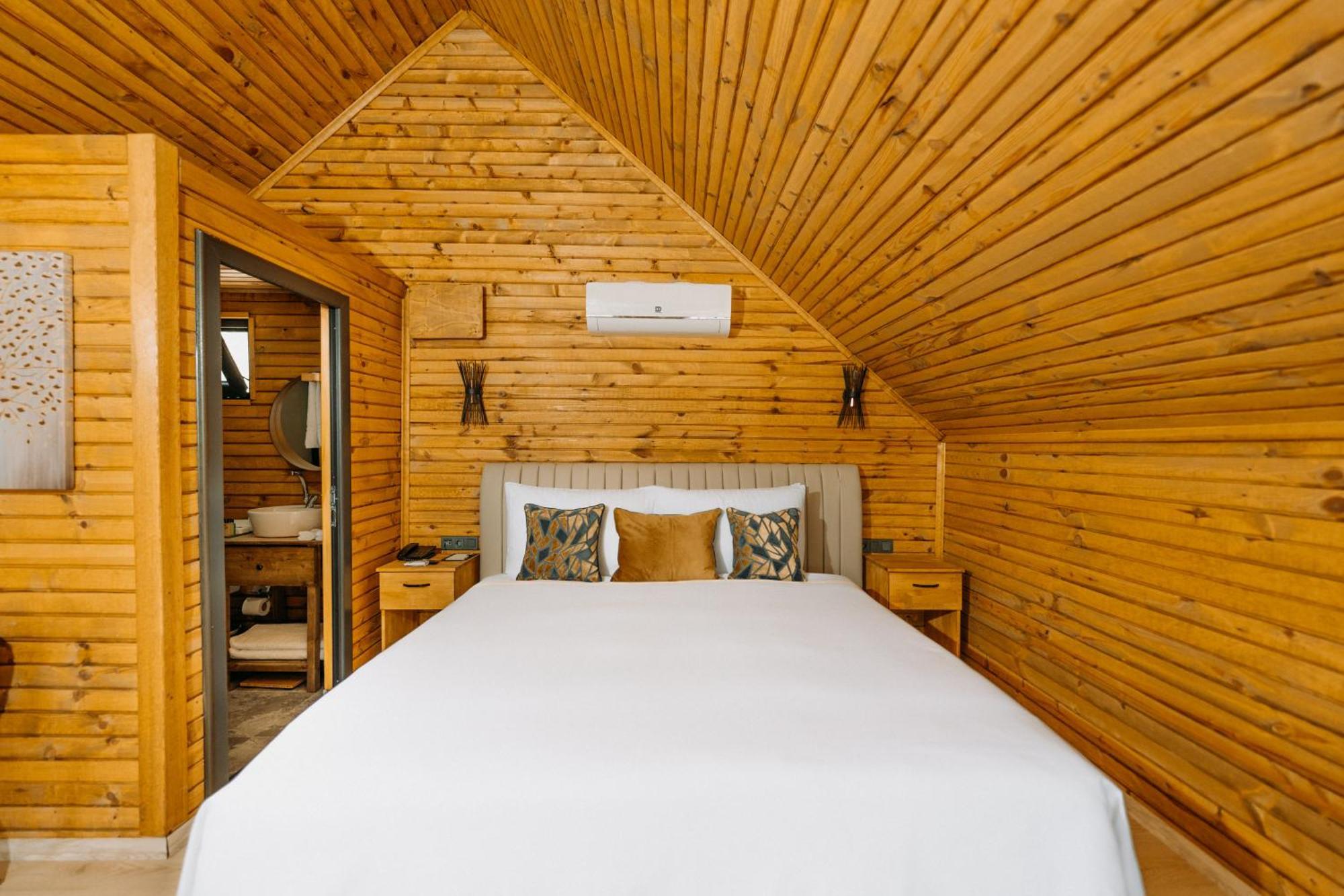 Doors Urla Hotel & Bungalows Izmir Bagian luar foto