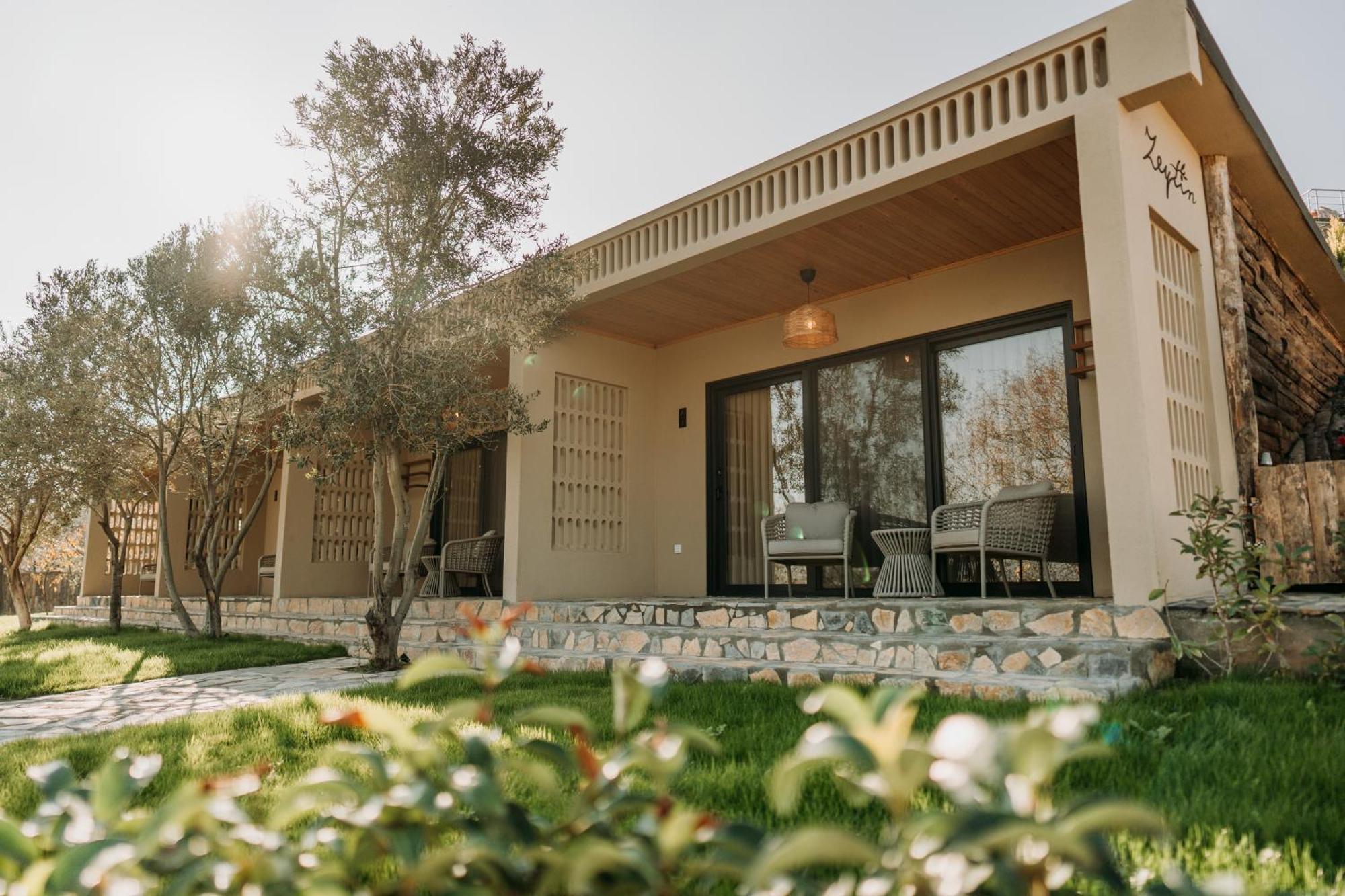 Doors Urla Hotel & Bungalows Izmir Bagian luar foto